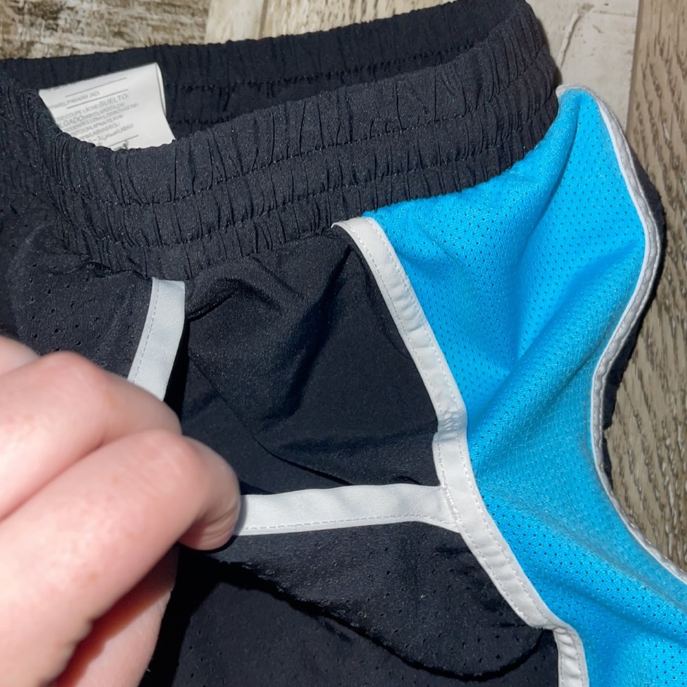 Shorts - Picture 2 of 5